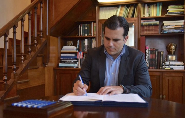 NoticentroWAPA's tweet photo. Gobernador ordena adelantar el pago de nómina a los empleados públicos. https://t.co/E5eFbVXtox https://t.co/82P0vMq1xD