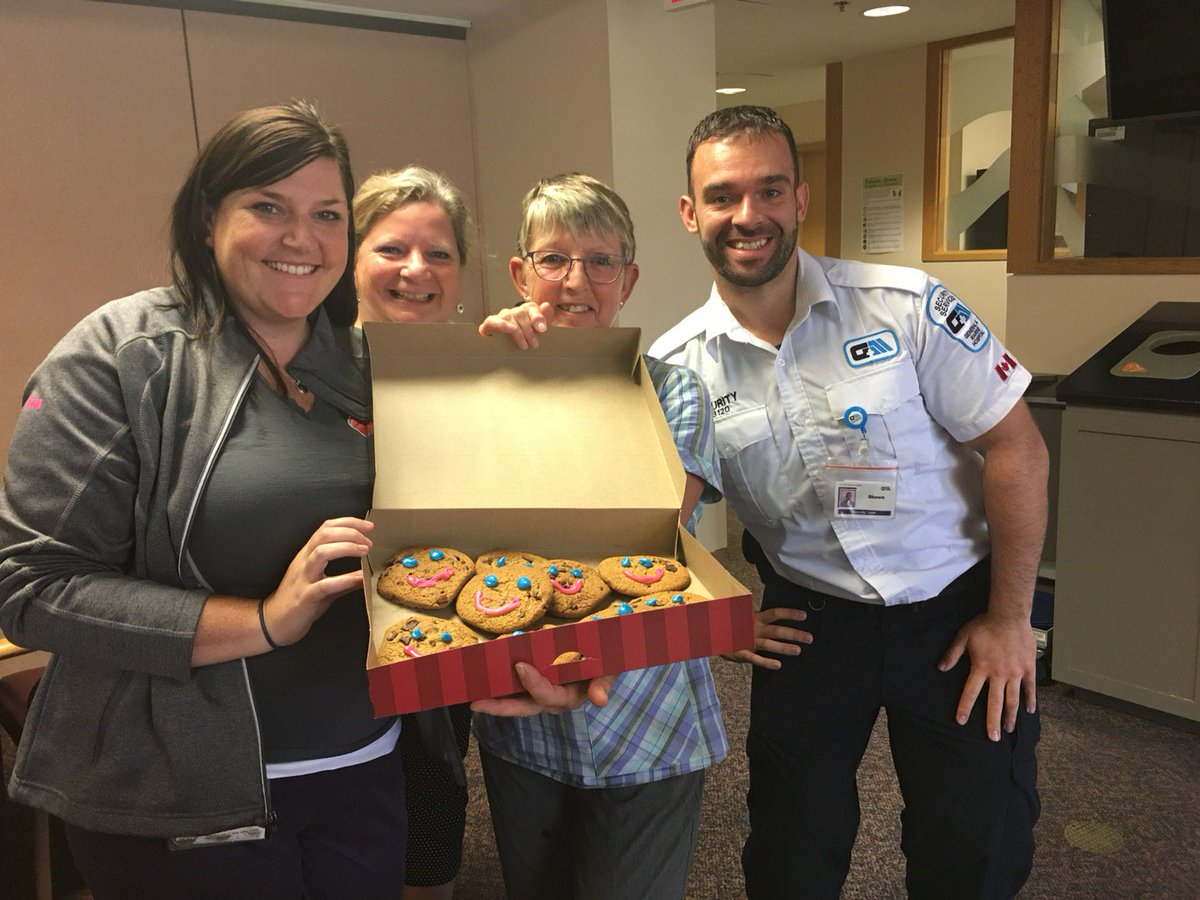 <a href="/CollingwoodHosp/">CollingwoodGMHosp</a> staff like to #smileforpetsandpatients too. #smilecookie supports <a href="/cgmhf/">CGMHFoundation</a> <a href="/gtHumaneSociety/">GTHS</a>
