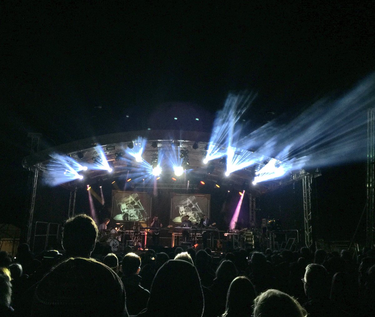 @PSB_HQ were the fucking business at <a href="/ATSFest/">Always The Sun</a> on Saturday. Incredible musicians, and the dancing spaceman was a lovely addition.