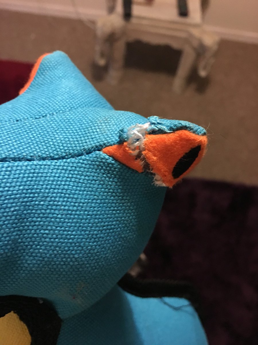 kiddykat2085's tweet photo. @PetsatHome bought this t-rex on Sat from your #rufferandtuffer range for £15 (extortionate) thinking it would be of superior quality ??? https://t.co/FoH4vsI39Y