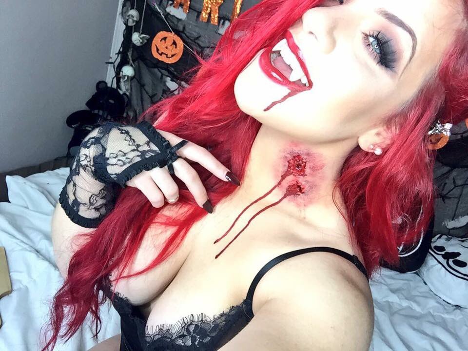 3 pic. Some past HARLEYWEEN looks! So excited for this year! What would YOU like to see me in? 🕷🖤💋 https://t
