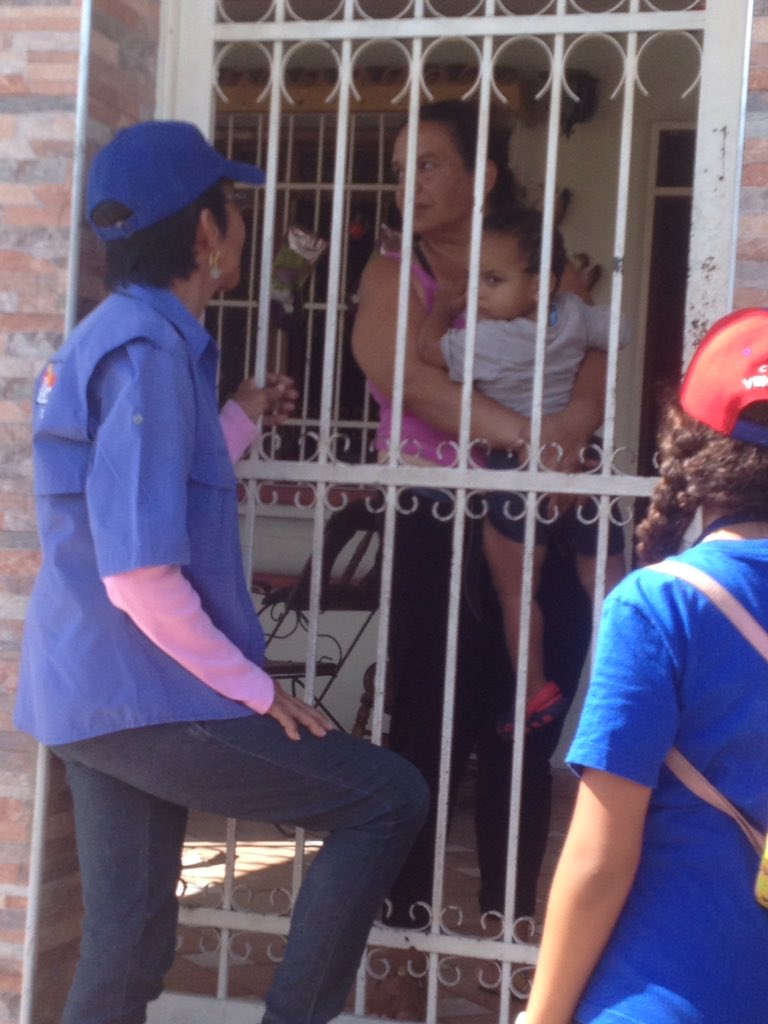 UNTCarabobo's tweet photo. Con @ReguloLugo en el Sur de Valencia construyendo Comité  de Democracia Social. Organizando para alcanzar la gobernación con Alejandro https://t.co/7QSrweVFmn