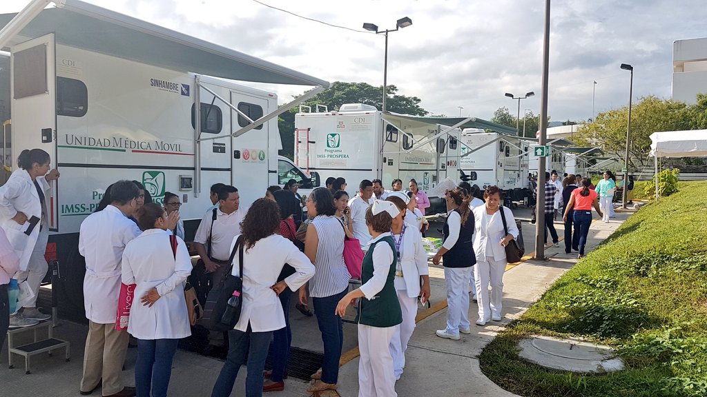 mexicotimes's tweet photo. Mexico's mobile fleet of medical clinics and surgery facilities by @Tu_IMSS has now been deployed to #MexicoEarthquake-affected states. https://t.co/XemZ2dd3r1