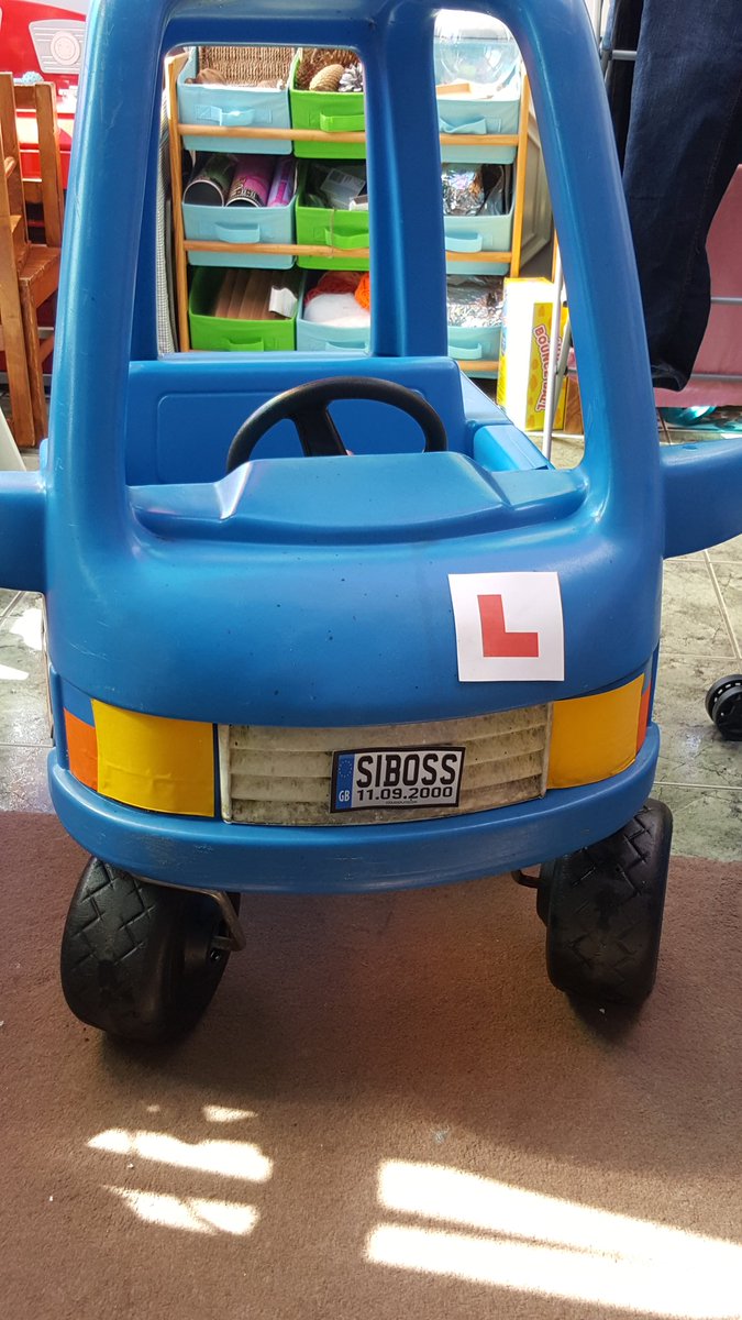 hedgehog123's tweet image. Sons 17th, no money to buy a car, so you upgrade your only option! #newlearner  @LittleTikes #numberplates #lplates #fun #laughing