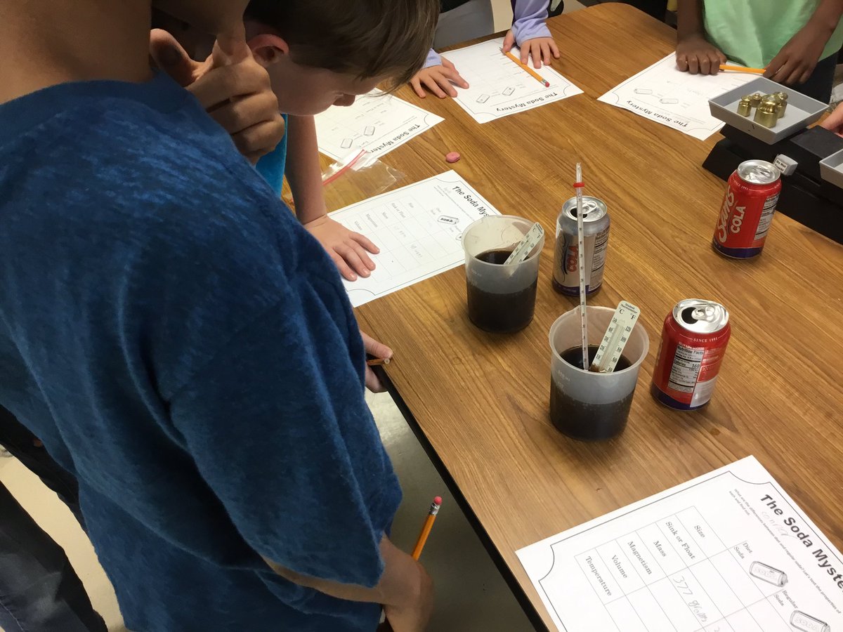 mskclarkcce's tweet photo. Splendid Scientists! The kiddos are observing the properties of matter! #sciencerocks #midwaymagic #splendidscientists #makingconnections https://t.co/brxEcBsjsA