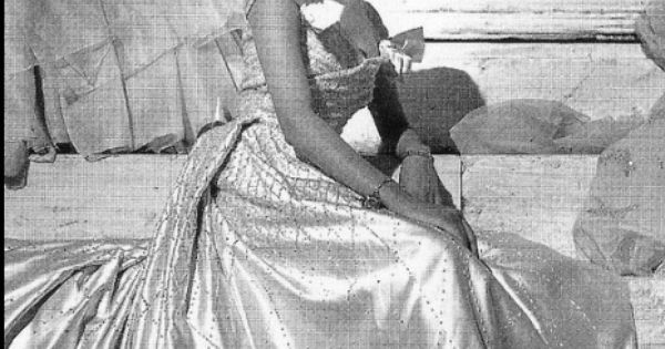 vintlogic's tweet photo. 1951 Alla in evening gown by Dior , https://t.co/fTv2iTon0U https://t.co/mjV2GIXhqT