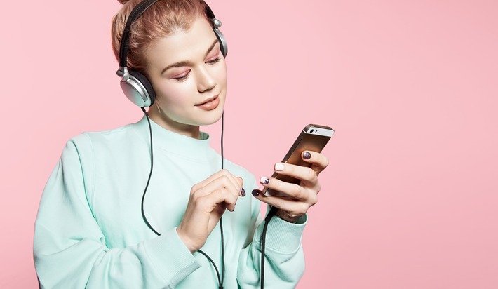FinneralLisa's tweet photo. Everyone needs to escape from reality sometimes. These noise-canceling wireless headphones should do the trick: https://t.co/rnJpn83kAD https://t.co/tv6PcgFIQZ