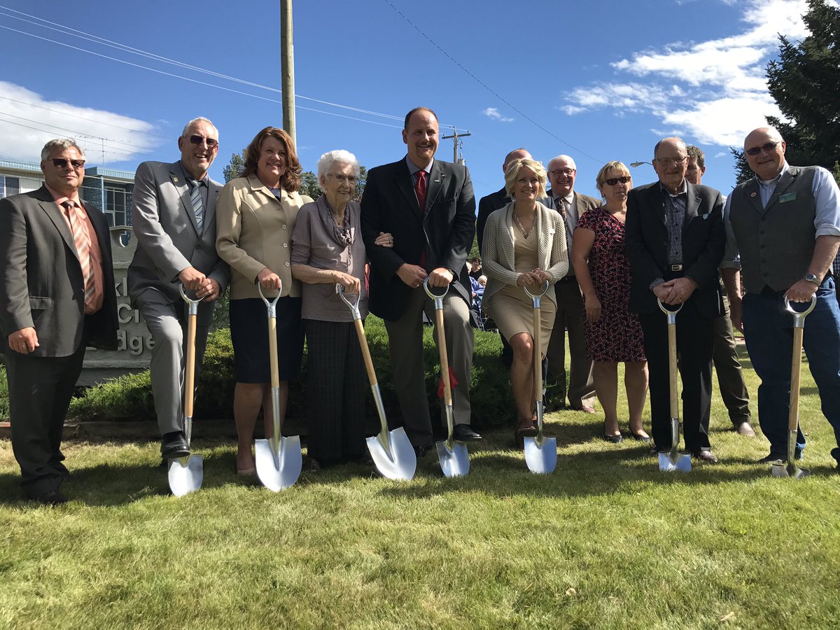 Many smiles today celebrating the start of Parkland Lodge redevelopment for Edson and area seniors! 
<a href="/CMHC_ca/">CMHC</a> <a href="/EvergreensF/">Evergreen</a> #abseniors