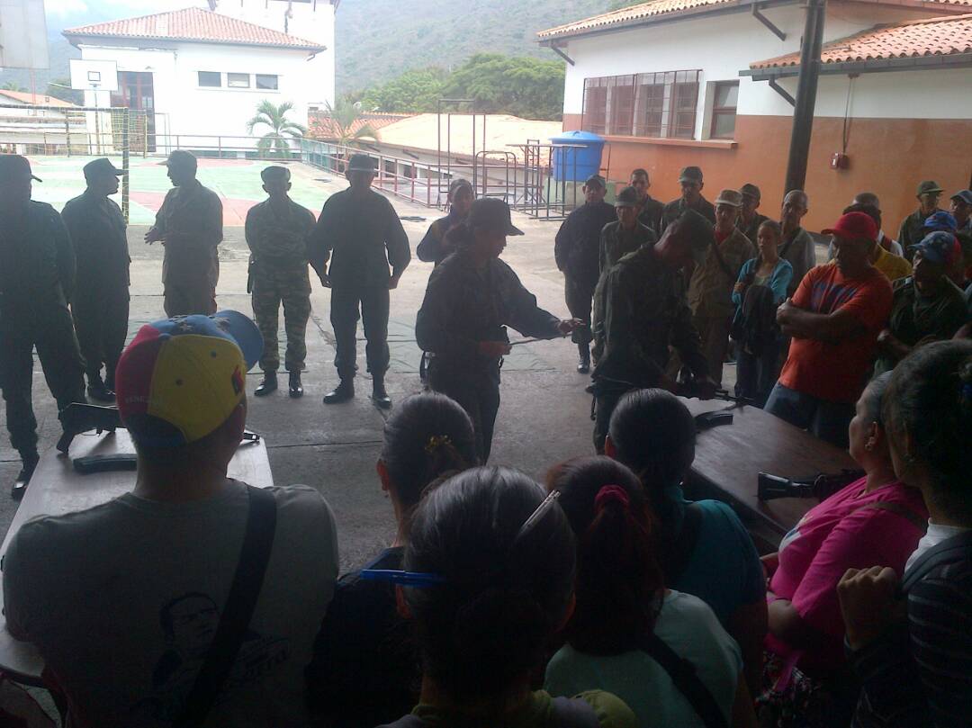 roberts91391049's tweet photo. BRIGADISTAS @MRobertSerra prestos y dispuestos a DEFENDER LA SOBERANÍA DE NUESTRA PATRIA GRANDE VENEZUELA..!!!#RobertVive https://t.co/JI4R1wWWEd