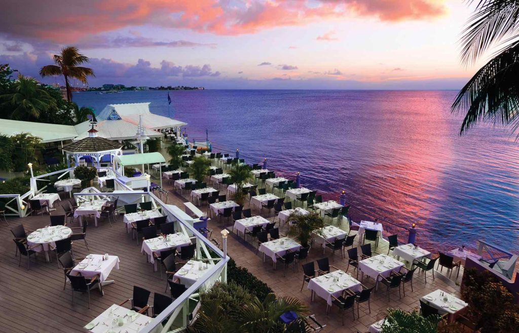 budgetcayman's tweet photo. Just by the Ocean, Under the moon 😍 Grand Cayman! https://t.co/vZAwiXo3FF