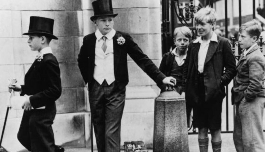 RemingtonStras1's tweet photo. @MisterChortle @clive_huxley Chummers an oldie of our 1st day @ prep school - right before Huxley had his driver horse whip those oiks for looking at us, happy days. https://t.co/KOnfkxPo5j