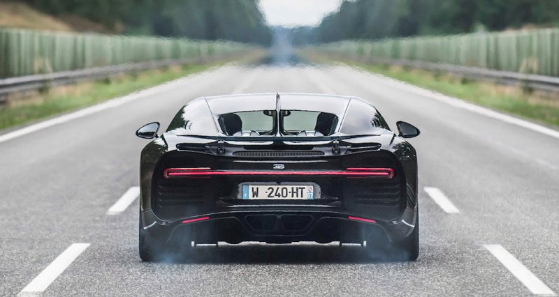 Jalopnik's tweet photo. The Bugatti Chiron just ripped from zero to 249 mph back to zero in a record 42 seconds https://t.co/S6DFMjsr8g https://t.co/1xvklq1iR5