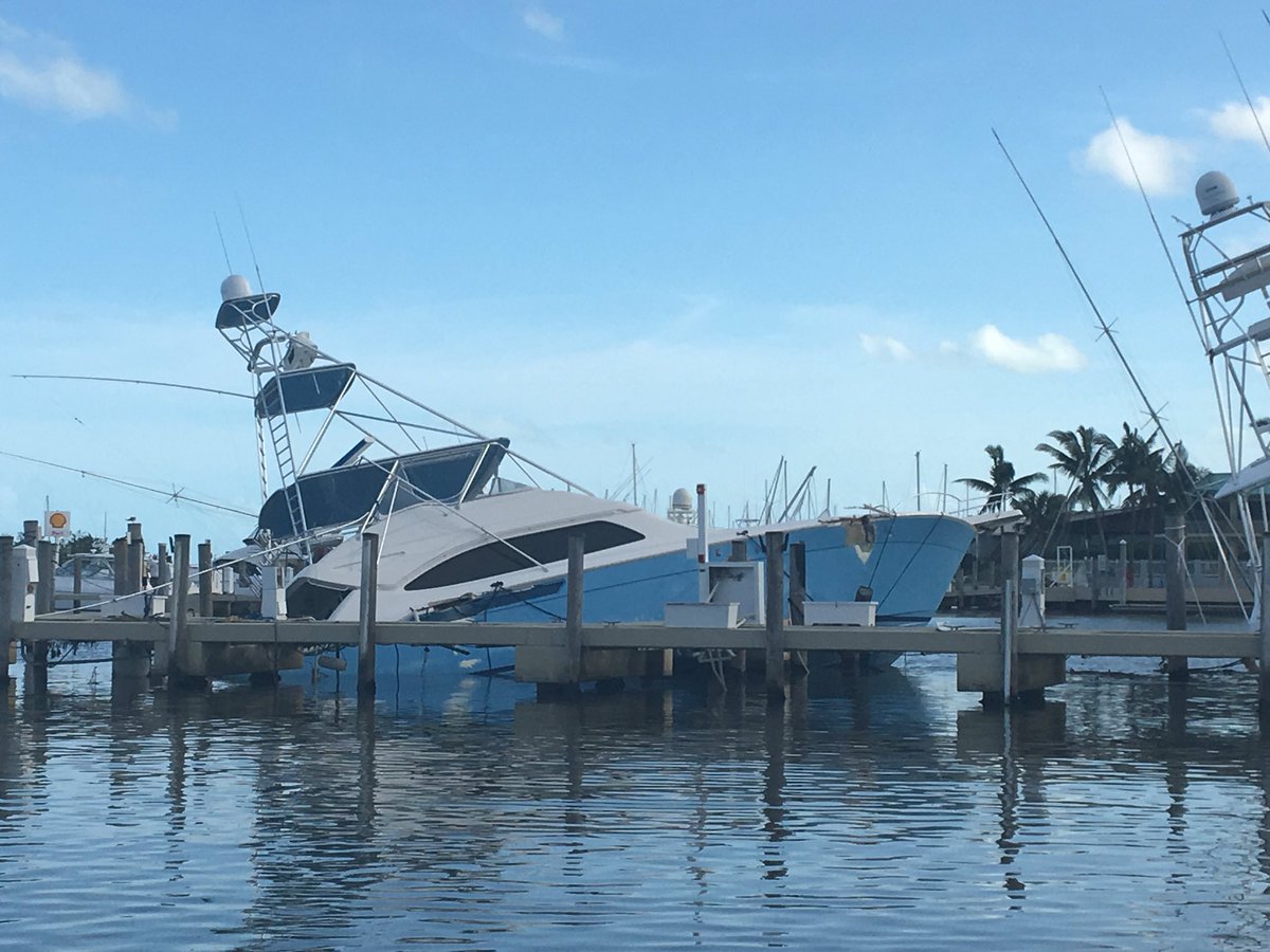 MMillaire_MM's tweet photo. C'est ça que sa fait une marée de tempête #irma #OuraganIRMA #beaubateau #mm https://t.co/j6xxOoIx19