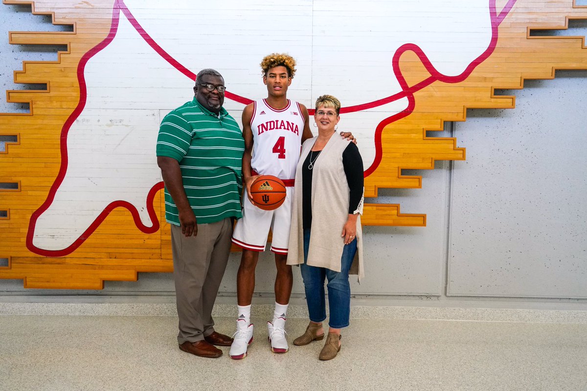 begreatjake's tweet photo. HOOSIER NATION #AllGloryToGod https://t.co/SMi8OZt2Vm