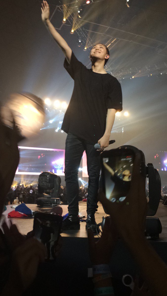 _Moonschatten's tweet photo. i can't believe that i saw you this close; thx for all the love cutie; for this PERFECT lider!
#HappyNamjoonDay 🎉@BTS_twt #WingsTourInChile https://t.co/dgQ7OWVzJ6