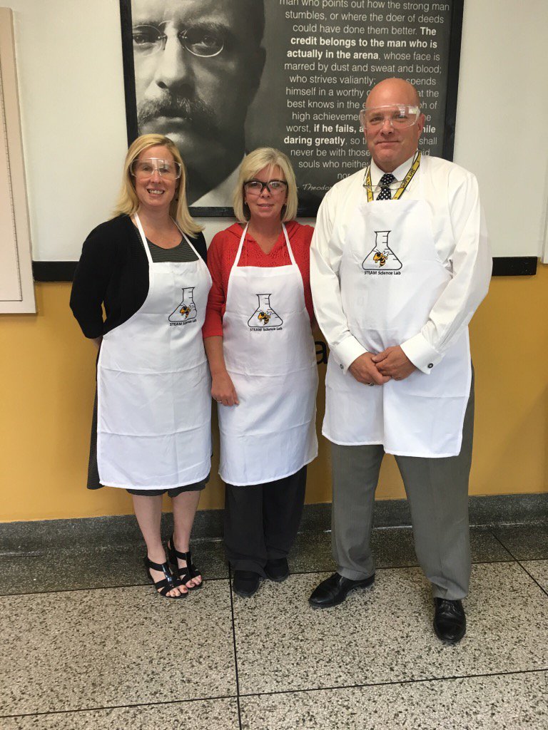 grantbell7's tweet photo. @RobCoSchools #WeAreRCSTN Modeling new safety aprons and glasses for the STEAM science lab. I feel like a scientist! https://t.co/DXEf1GZz5H