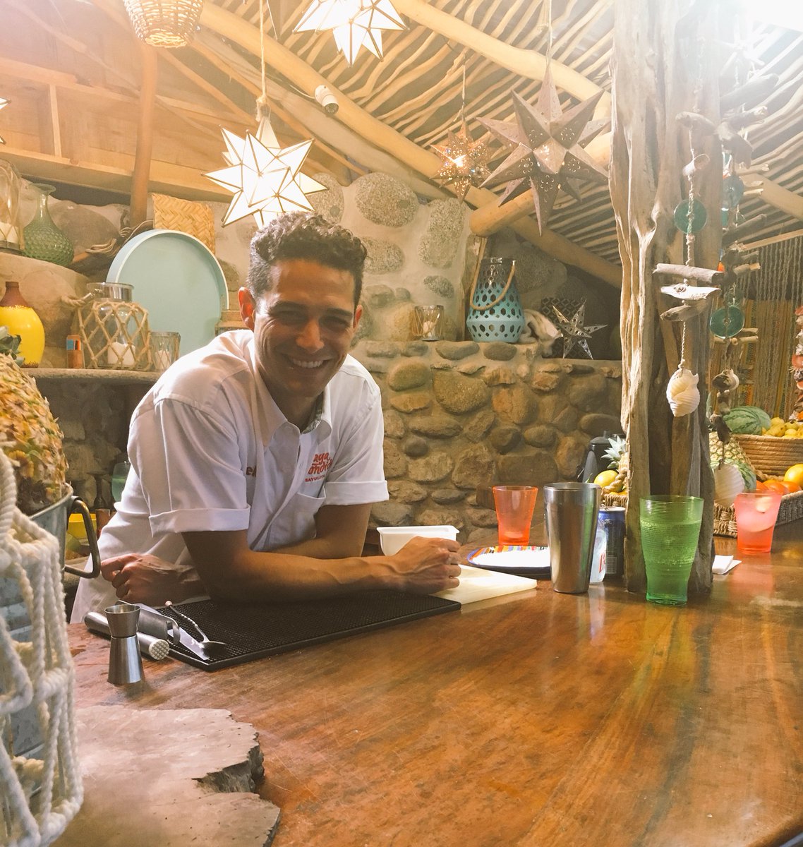 WellsAdams's tweet photo. Before I close the bar, I'll be live chatting the #bachelorinparadise season finale on the @tvpartyapp!Download here https://t.co/pDIqn4r8wj https://t.co/9fK4Yz8Iyi