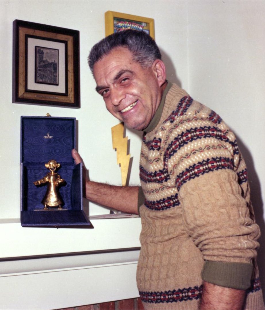 Jack with his Yellow Kid award.

Photo by Shel Dorf