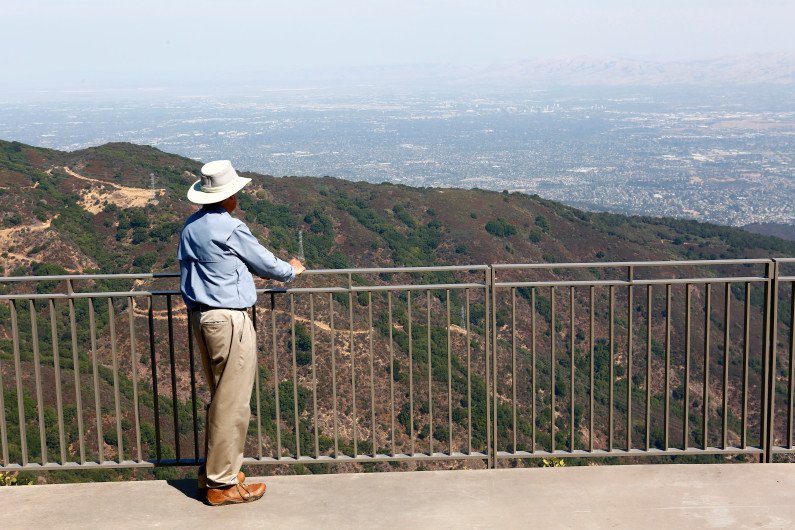 Former mountain-top Air Force base opens as public park, with stunning views of San Francisco Bay and Silicon Valley mercurynews.com/2017/09/11/mou…