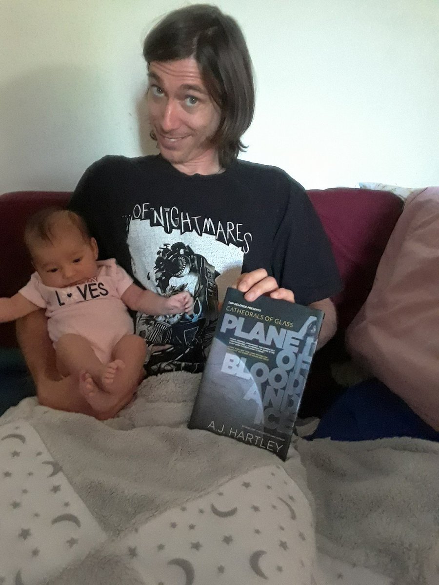 brightsunsettt's tweet photo. @tomdelonge 
My friends really want you to meet baby Stella and hold her! Their dreams will come true!!! 
#holdthebabytomdelonge https://t.co/V6SPHRzJOg