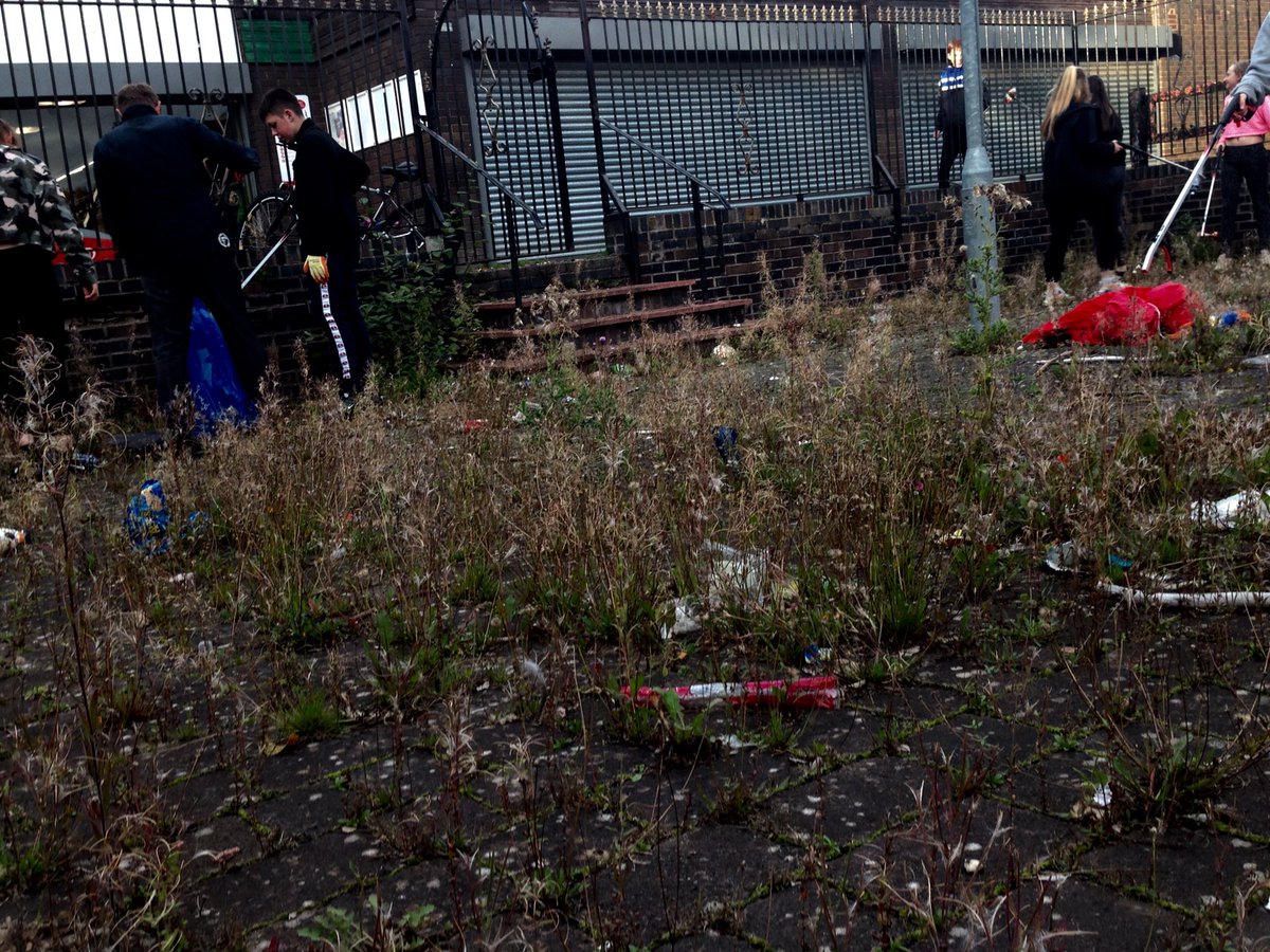 daffycollective's tweet photo. Fantastic litter pick in Westlands thanks to DAFFY young people!! @WychavonComDev https://t.co/L3GdqrXfRc