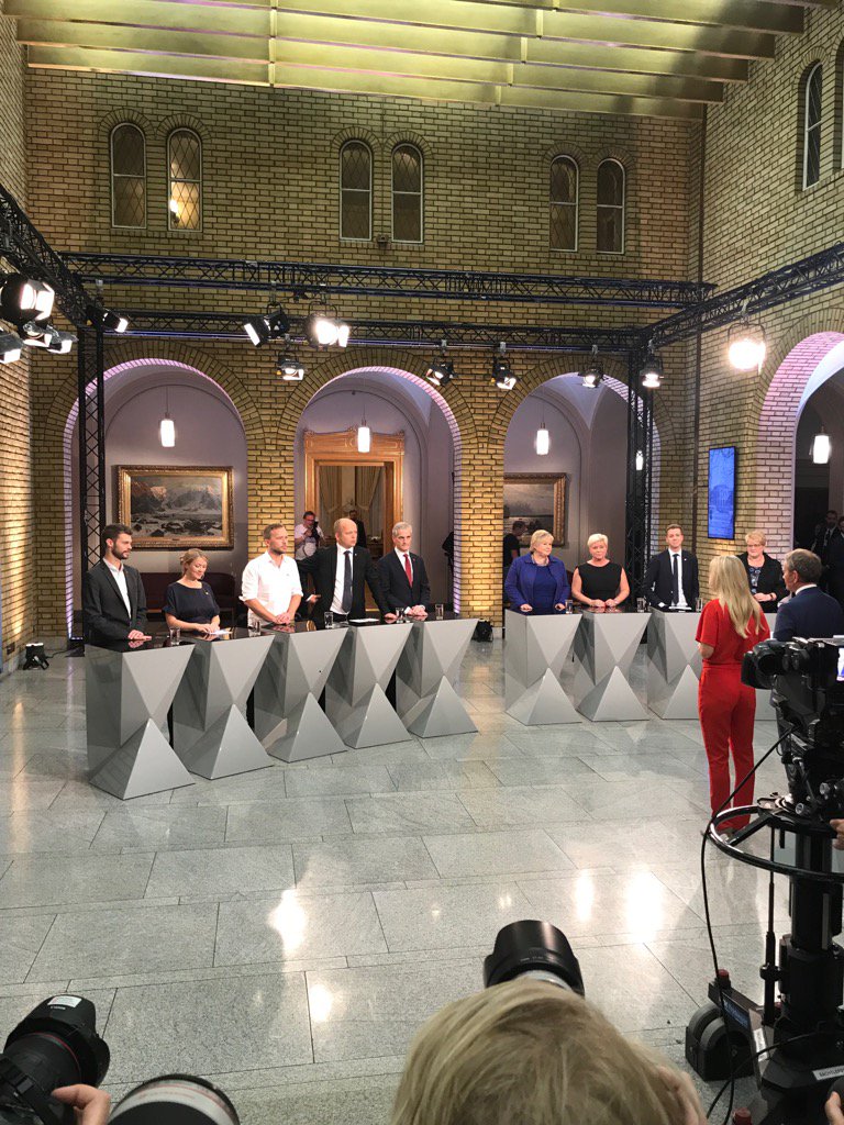 roarhagen's tweet photo. Demokratiet lever. https://t.co/duUGFzR2Zn
