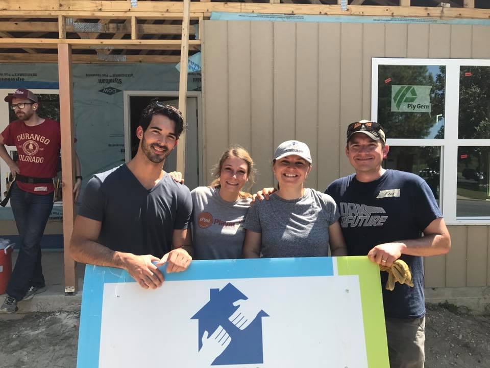 HyattPlaceATX's tweet photo. Hyatt Place Austin Downtown team #givingback over the weekend @Habitat_org. https://t.co/Y13Z03kUds