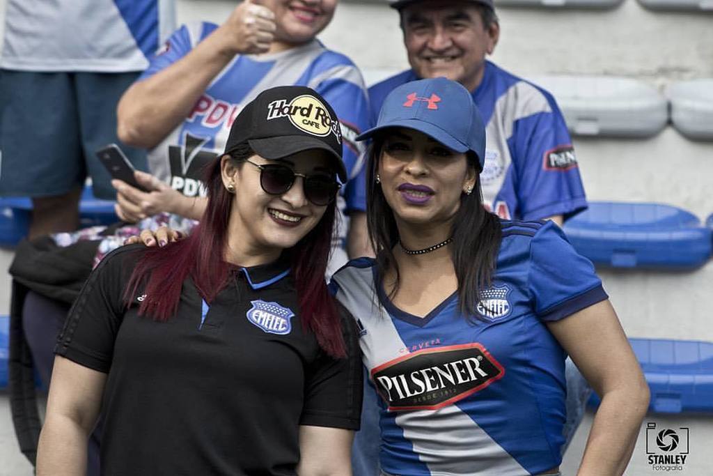 EresGraBombillo's tweet photo. RepostBy @stanfotografia: "Azules
#Emelec #bombillo #tricampeon #fef #football #futbol #EstadioBancoPacifico #capwโฆ https://t.co/UYpBupfFSB https://t.co/i2v35FwHHd