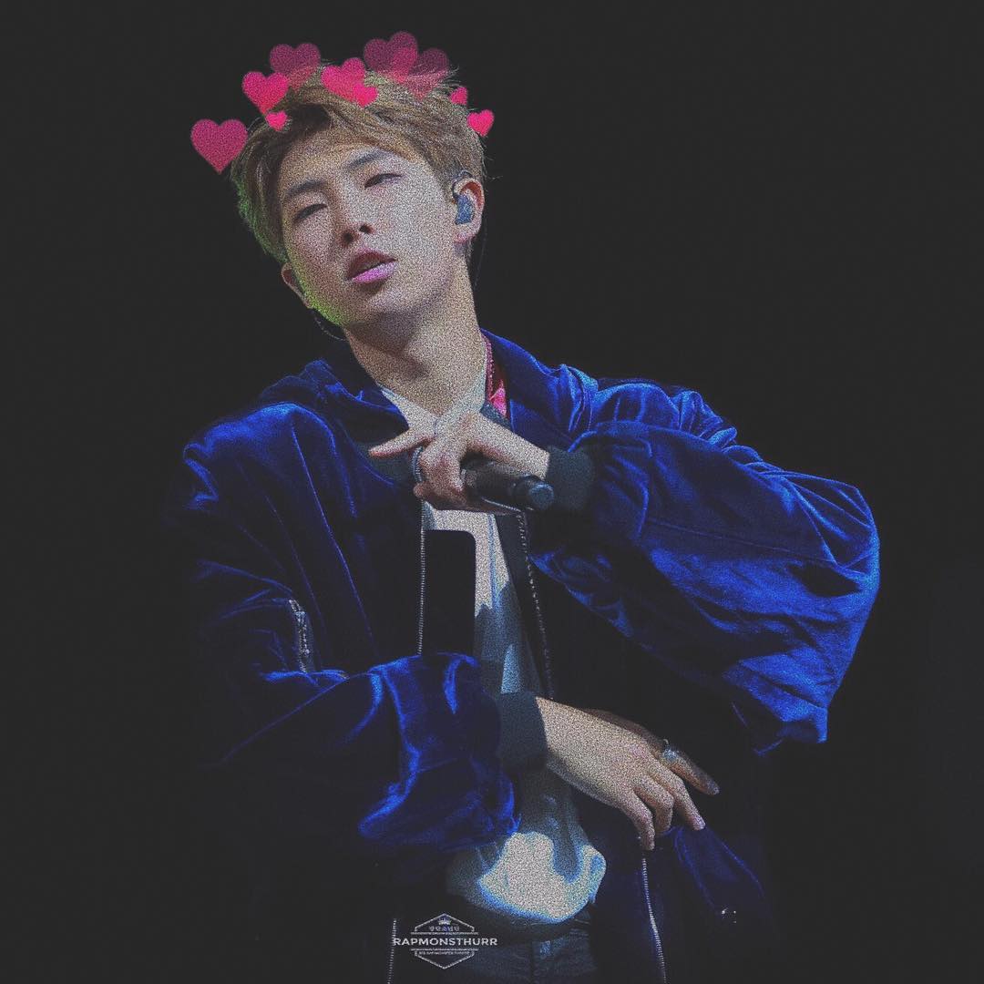 luvlucasx's tweet photo. Doceniajmy Namjoona, to bardzo mądry mężczyzna o sercu ciepłym jak najlepsze wspomnienia ~ 🌙

#HappyNamjoonDay #HappyBirthdayRapMonster https://t.co/T8aDuheKUm
