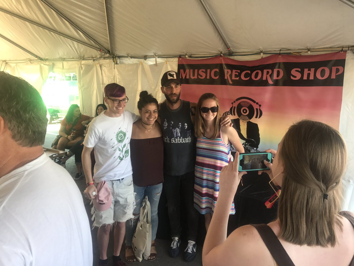 MusicRecordShop's tweet photo. The man @MondoCozmo stood the entire time, signed, chatted, & took photos with every fan in line! @loufest #makingfanshappy thank you โ๏ธ https://t.co/a4OaXMWlUb