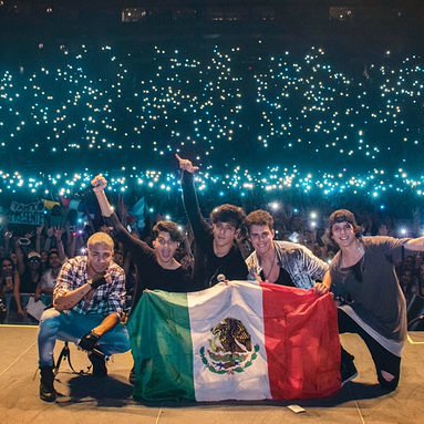 CncoFtLizmin's tweet photo. Es increíble la felicidad que me entra al ver a mi ídolo triunfar y poder estar en su #MasAllaTourMty 😍💓#CNCOEnMexico 🇲🇽 @CNCOmusic 20/07/17 https://t.co/mR2mrscru8