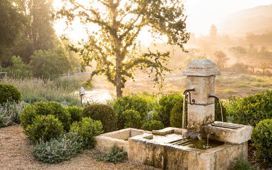 GardenDesignMag's tweet photo. “Gardens are such an emotional component of our world" —homeowner, in Autumn issue https://t.co/KjFZGB5X2j Photo Lisa Romerein #gardendesign https://t.co/MPk48AcF0q