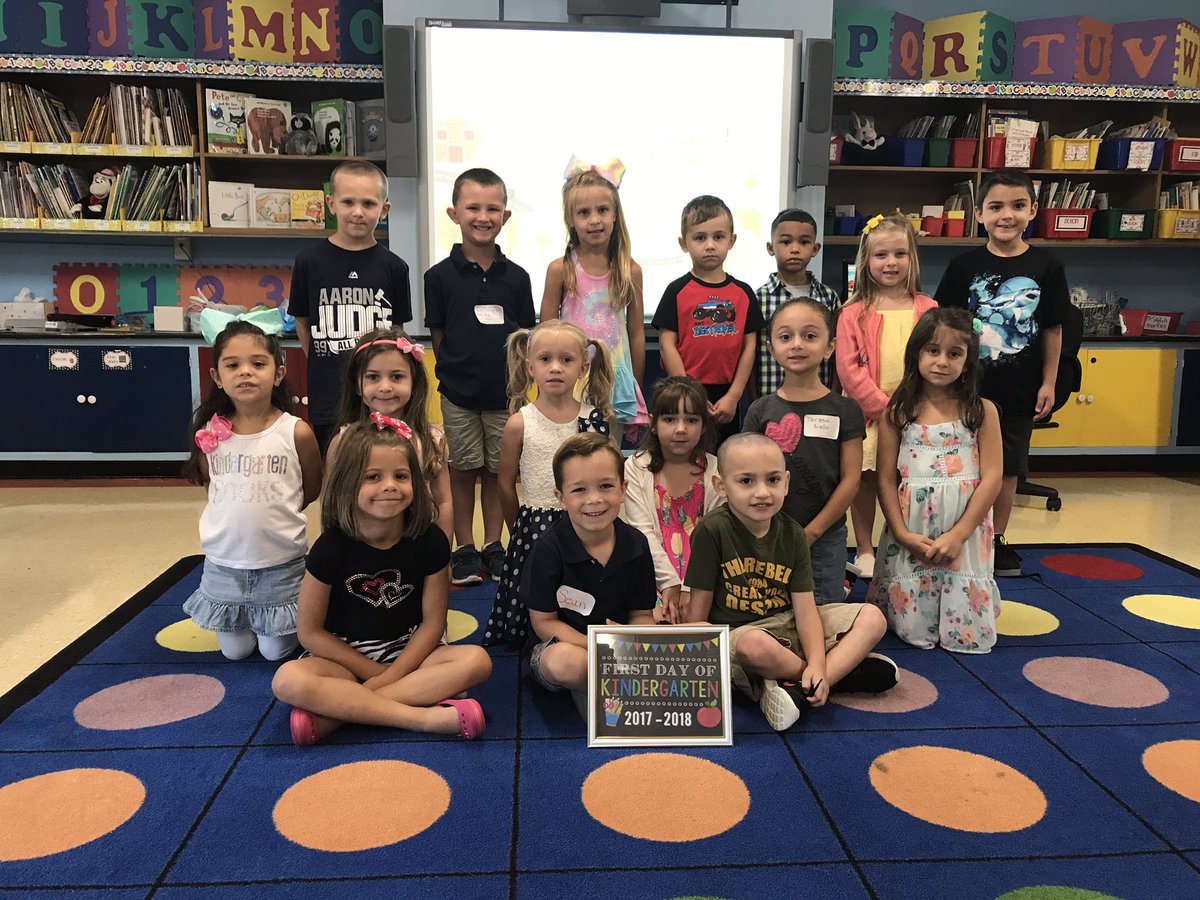 mandalaykopp's tweet photo. A little late but first day of kindergarten. 🍎 ✏️ https://t.co/YWACbkjfZ9