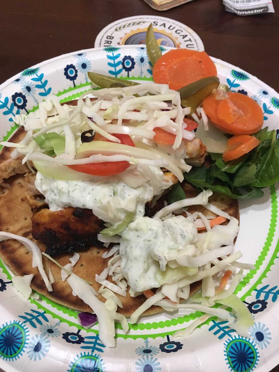 Lenka_made's tweet photo. Chicken kebabs on wholewheat pita with homemade tzatziki #eatclean #iifym #homemade https://t.co/QVHdwpBjkr