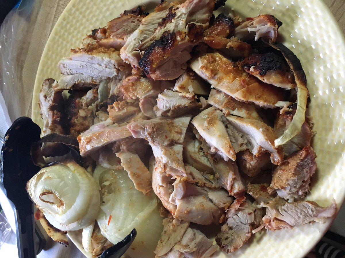 Lenka_made's tweet photo. Chicken kebabs on wholewheat pita with homemade tzatziki #eatclean #iifym #homemade https://t.co/QVHdwpBjkr