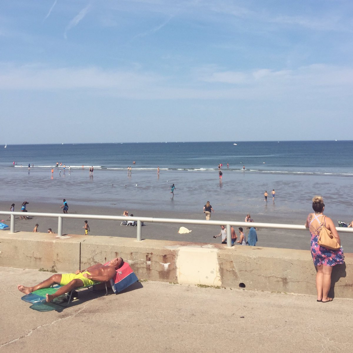 moRoemisch's tweet photo. #endofthesaison #beach #Boston #summer #CHILLING https://t.co/mUWgfokPxB