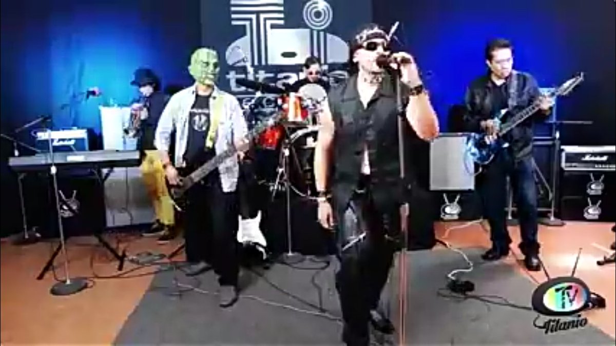 SeOyeRaro's tweet photo. Apoyándo a Garinrock en su proyecto con la del #valhium @AVA_RECORDS en el día del rock mexicano https://t.co/00iTbWip1N