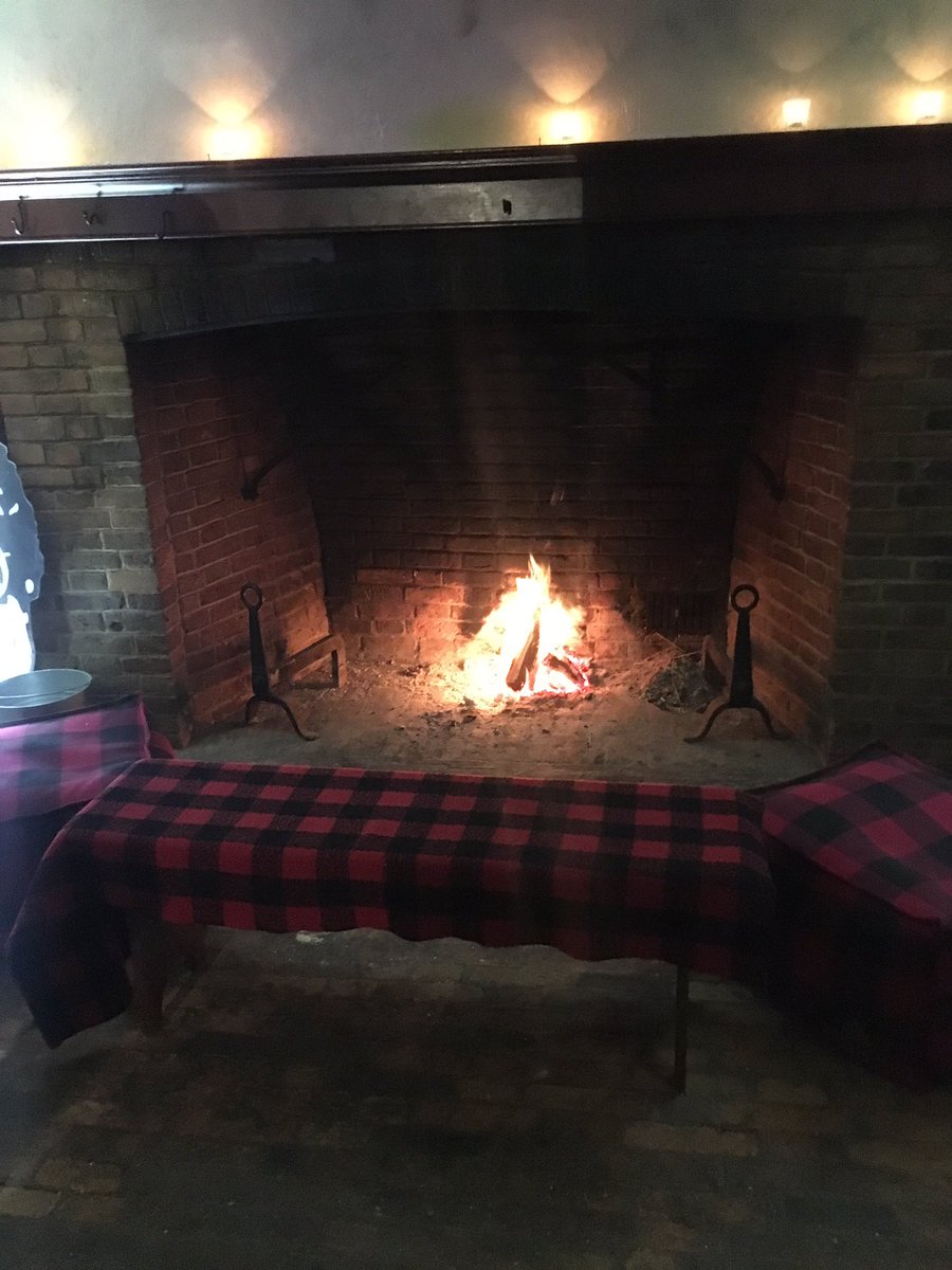 MongrelMedia's tweet image. Have you tried #SmokesPoutine yet at MongrelHouse? #MongrelTIFF #TIFF17