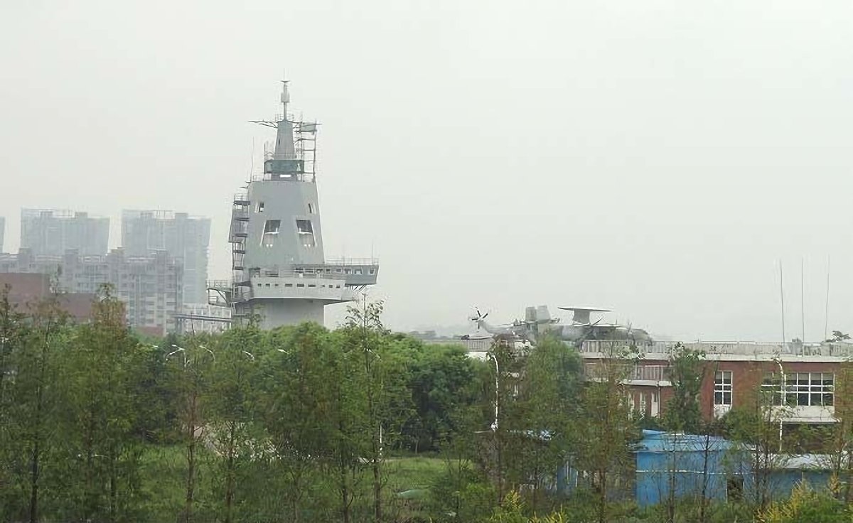 HenriKenhmann's tweet photo. La Chine se lance sur son 3e porte-avions, avec catapultes cette fois-ci
https://t.co/3hnHOpq7ex https://t.co/ikwaIDovt5