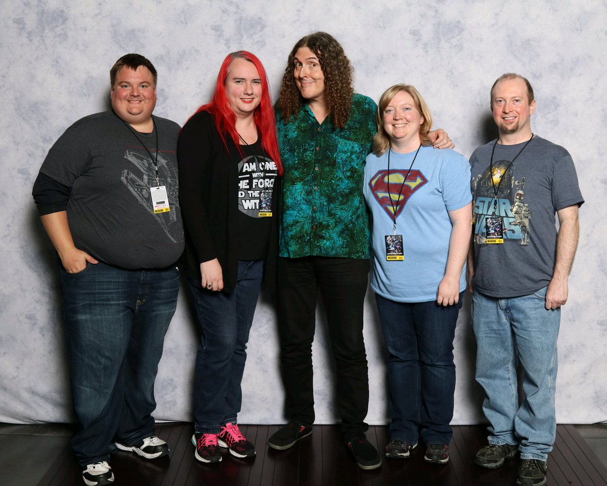 kl_bone's tweet photo. Met Weird Al at Rose City Comic Con #RCCC17 https://t.co/5SYDxrE4PW