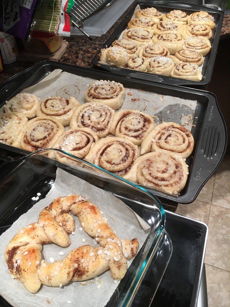 gaetantri's tweet image. Can't stop #cookingWithMusic