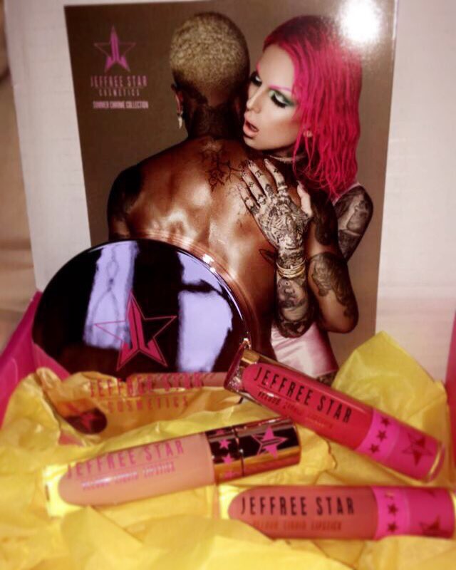 Problematic4000's tweet photo. Literally addicted to @JeffreeStar βοΈππ #jeffreestarcosmetics #rosematter #buttnaked #summersnowcone #watermelonsoda https://t.co/kq6srMB6Bm