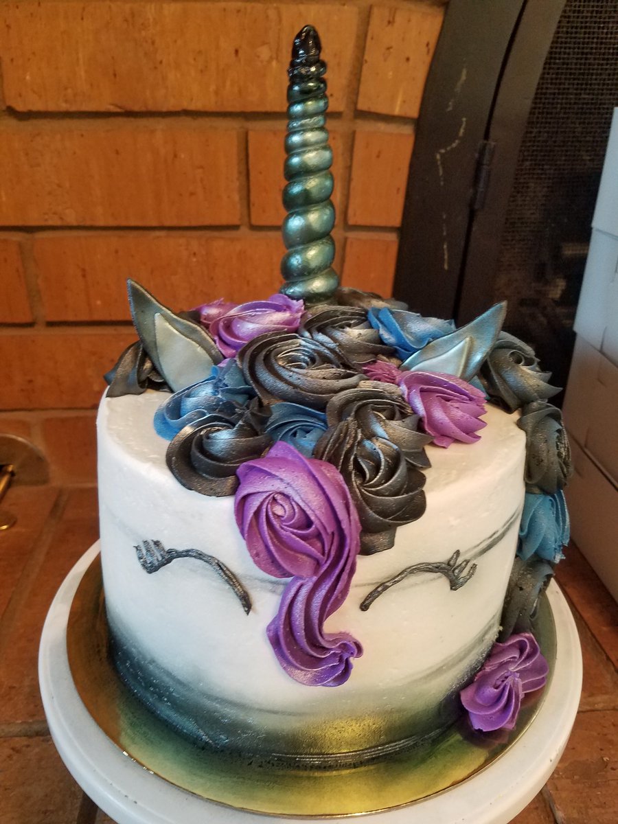 OkCupcakeLady's tweet photo. Gothic unicorn cake! #sophisticatedsweets https://t.co/ikCumIB9pS