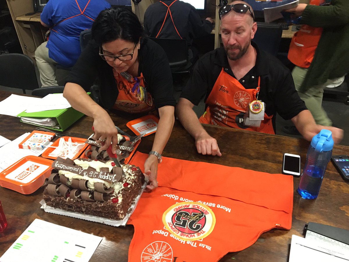 HowardAlurac's tweet photo. Lompoc 6681 congratulates Tommy on his 25 years of service at the Home Depot. https://t.co/k9Z9MAfYpQ