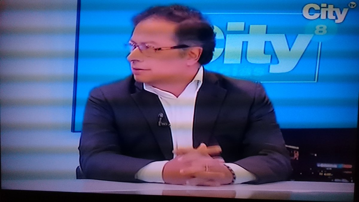 ColombiaHumana_'s tweet photo. "Las encuestas miden la opinión, no miden las maquinarias polítiqueras poderosas" @petrogustavo #PetroEnCityTv https://t.co/txe324RnQc