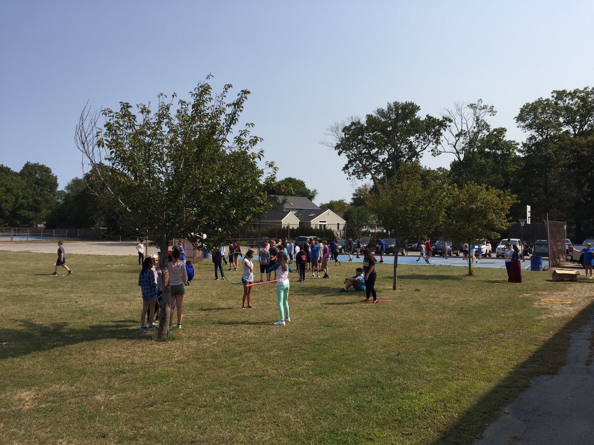 SMSBraintree's tweet photo. Beautiful day 4 piloting #middleschool #recess! Testing new approach 2 student #wellness, socializing &amp; mental break 4 academic achievement https://t.co/rG6mhlGgYY