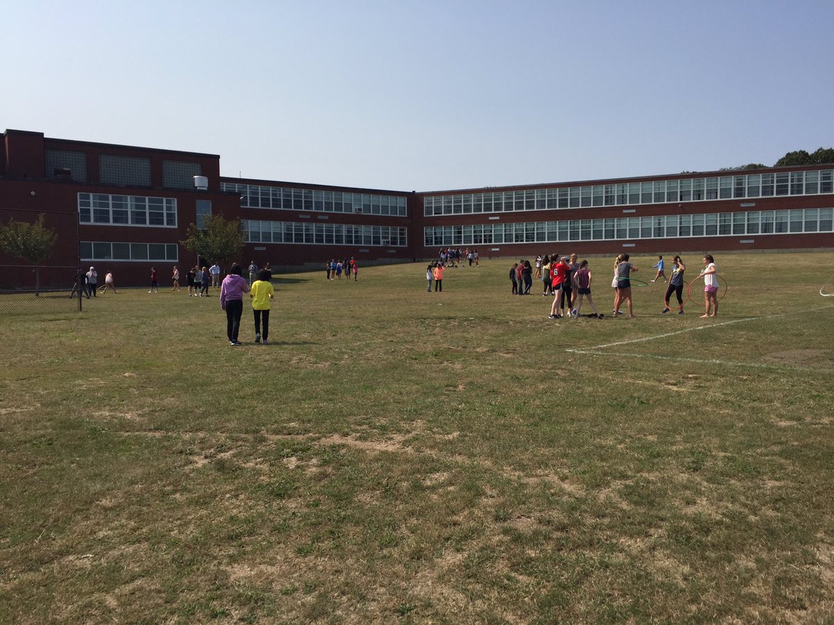 SMSBraintree's tweet photo. Beautiful day 4 piloting #middleschool #recess! Testing new approach 2 student #wellness, socializing &amp; mental break 4 academic achievement https://t.co/rG6mhlGgYY