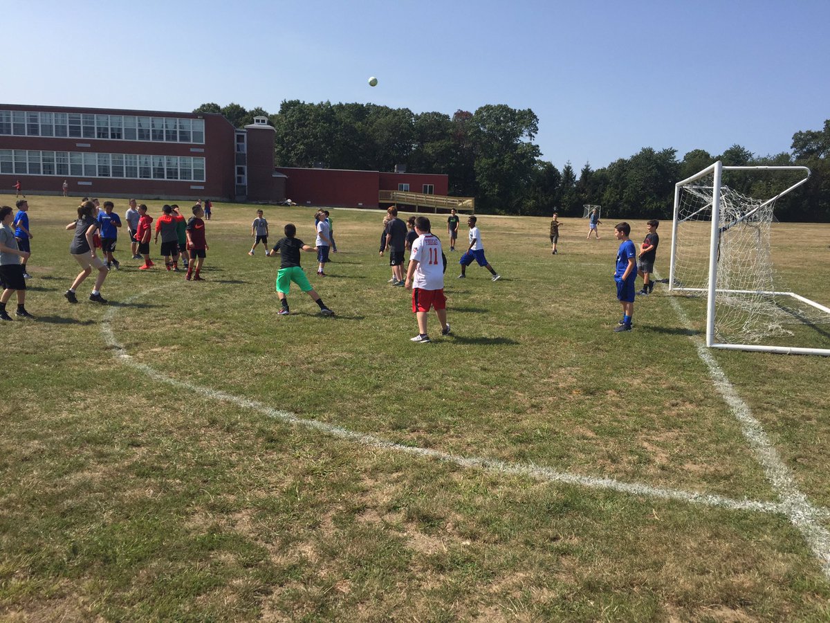 SMSBraintree's tweet photo. Beautiful day 4 piloting #middleschool #recess! Testing new approach 2 student #wellness, socializing &amp; mental break 4 academic achievement https://t.co/rG6mhlGgYY
