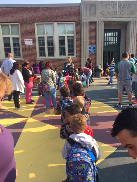 RooseveltK8BPS's tweet photo. First day of school for our kindergarteners! Welcome! @BostonSchools #BackToSchoolBPS https://t.co/LzQnWWUPeK