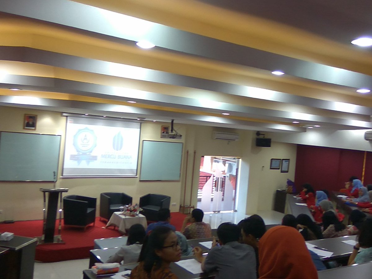 Hari ini kita mengadakan seminar dengan tema insider trading dan margin trading di ruang auditorium Prof. Harun Zein